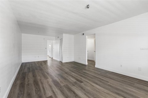 Купить кондоминиум в Сент-Питерсберг, Флорида 5 комнат, 96.15м2, № 2097550 - фото 4