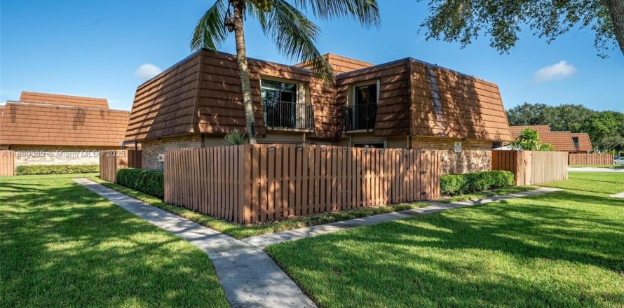 Adosado en Cooper City, Florida 2 dormitorios, 117.43 m2 № 1929378