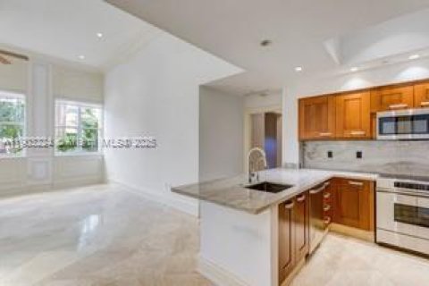 Купить кондоминиум в Корал-Гейблс, Флорида 1 спальня, 103.77м2, № 1954724 - фото 1