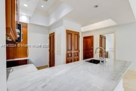 Купить кондоминиум в Корал-Гейблс, Флорида 1 спальня, 103.77м2, № 1954724 - фото 3