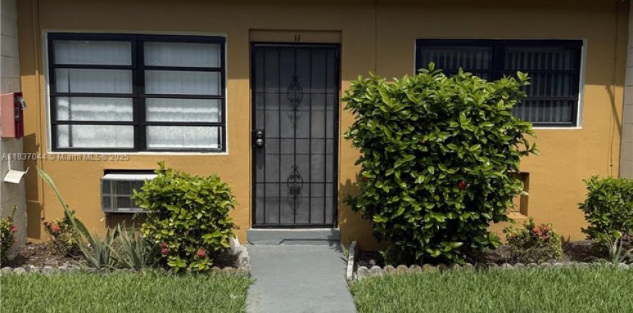Condominio en Hollywood, Florida, 1 dormitorio  № 1935285