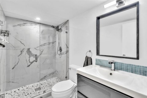 Condo in Hallandale Beach, Florida, 2 bedrooms  № 1966634 - photo 10