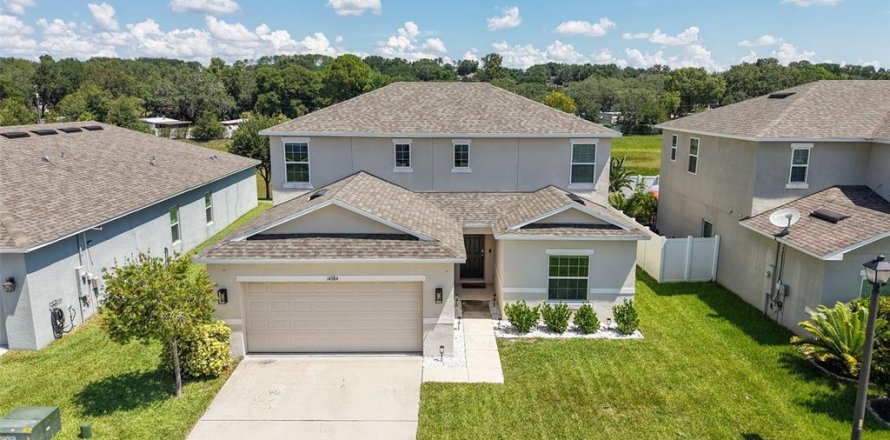 House in Clermont, Florida 5 bedrooms, 214.42 sq.m. № 1853862