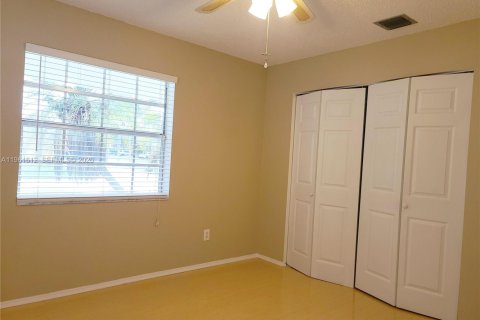 Villa ou maison à louer à Stuart, Floride: 3 chambres, 117.34 m2 № 2024366 - photo 8