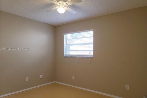 Villa ou maison à louer à Stuart, Floride: 3 chambres, 117.34 m2 № 2024366 - photo 9