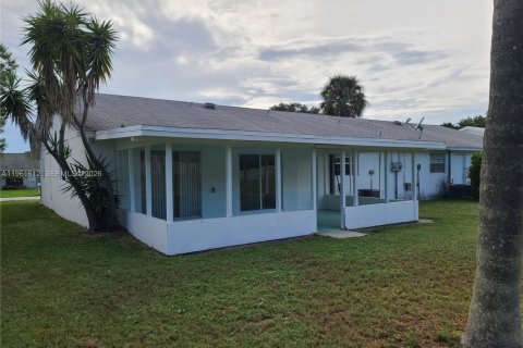 Villa ou maison à louer à Stuart, Floride: 3 chambres, 117.34 m2 № 2024366 - photo 17