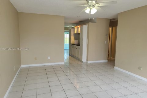 Villa ou maison à louer à Stuart, Floride: 3 chambres, 117.34 m2 № 2024366 - photo 2