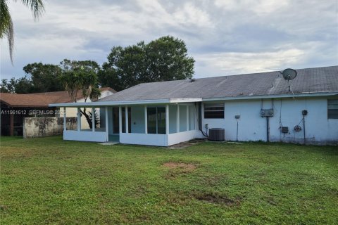 Villa ou maison à louer à Stuart, Floride: 3 chambres, 117.34 m2 № 2024366 - photo 18