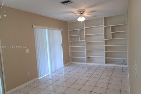 Villa ou maison à louer à Stuart, Floride: 3 chambres, 117.34 m2 № 2024366 - photo 12