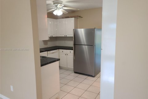 Villa ou maison à louer à Stuart, Floride: 3 chambres, 117.34 m2 № 2024366 - photo 3