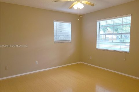 Villa ou maison à louer à Stuart, Floride: 3 chambres, 117.34 m2 № 2024366 - photo 7