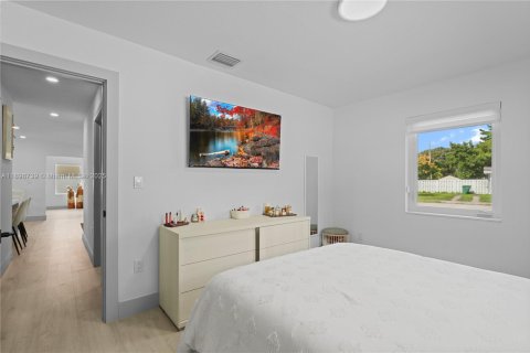 House in Miami, Florida 4 bedrooms, 142.79 sq.m. № 2185837 - photo 13