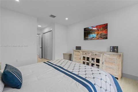 House in Miami, Florida 4 bedrooms, 142.79 sq.m. № 2185837 - photo 30