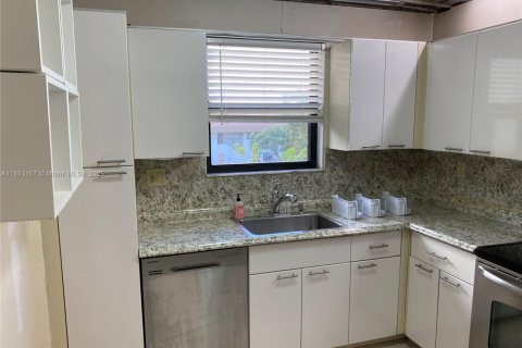 Copropriété à louer à Hallandale Beach, Floride: 1 chambre, 79.34 m2 № 1946780 - photo 14