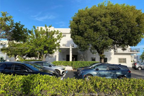 Copropriété à louer à Hallandale Beach, Floride: 1 chambre, 79.34 m2 № 1946780 - photo 2
