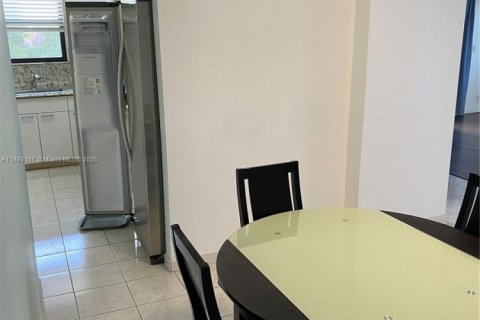 Copropriété à louer à Hallandale Beach, Floride: 1 chambre, 79.34 m2 № 1946780 - photo 13