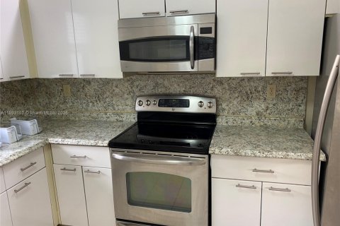 Copropriété à louer à Hallandale Beach, Floride: 1 chambre, 79.34 m2 № 1946780 - photo 15