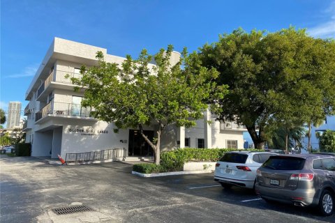 Copropriété à louer à Hallandale Beach, Floride: 1 chambre, 79.34 m2 № 1946780 - photo 3