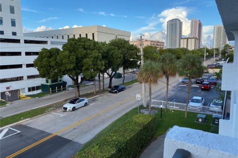 Copropriété à louer à Hallandale Beach, Floride: 1 chambre, 79.34 m2 № 1946780 - photo 18