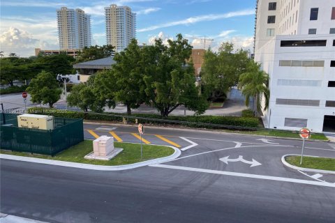 Copropriété à louer à Hallandale Beach, Floride: 1 chambre, 79.34 m2 № 1946780 - photo 17