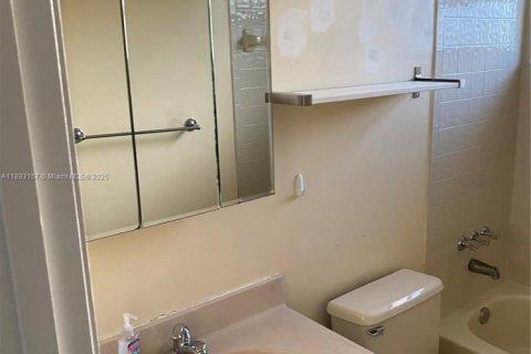 Copropriété à louer à Hallandale Beach, Floride: 1 chambre, 79.34 m2 № 1946780 - photo 10