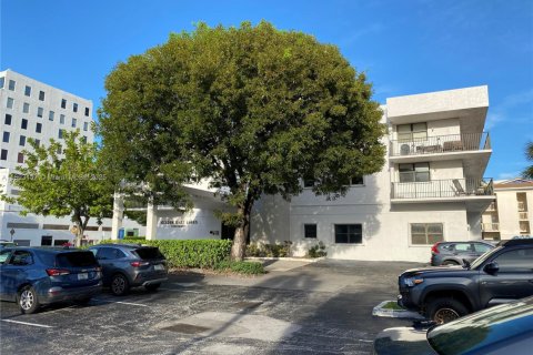 Copropriété à louer à Hallandale Beach, Floride: 1 chambre, 79.34 m2 № 1946780 - photo 1