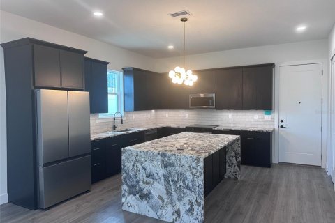 Touwnhouse à vendre à Saint Petersburg, Floride: 3 chambres, 197.42 m2 № 2413786 - photo 8