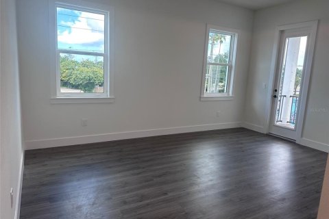 Touwnhouse à vendre à Saint Petersburg, Floride: 3 chambres, 197.42 m2 № 2413786 - photo 12