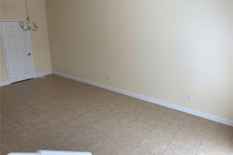 Condo in Pembroke Pines, Florida, 2 bedrooms № 1990281 - photo 7