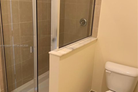 Condo in Pembroke Pines, Florida, 2 bedrooms № 1990281 - photo 16