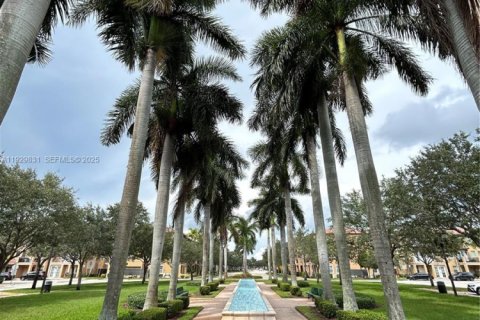 Condo in Pembroke Pines, Florida, 2 bedrooms № 1990281 - photo 22