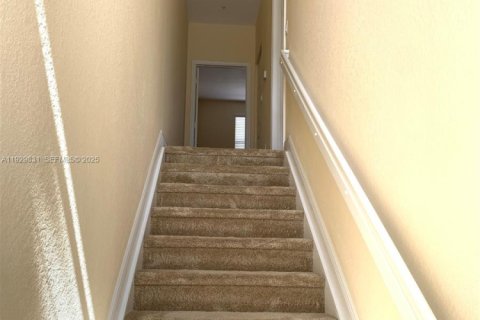 Condo in Pembroke Pines, Florida, 2 bedrooms № 1990281 - photo 12