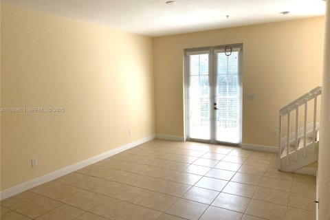 Condo in Pembroke Pines, Florida, 2 bedrooms № 1990281 - photo 9
