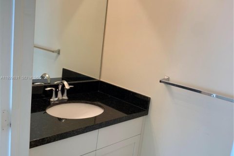 Condo in Pembroke Pines, Florida, 2 bedrooms № 1990281 - photo 8