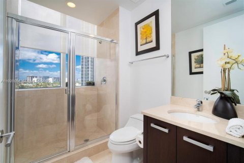 Condominio en venta en Sunny Isles Beach, Florida, 3 dormitorios, 199.09 m2 № 2076830 - foto 18