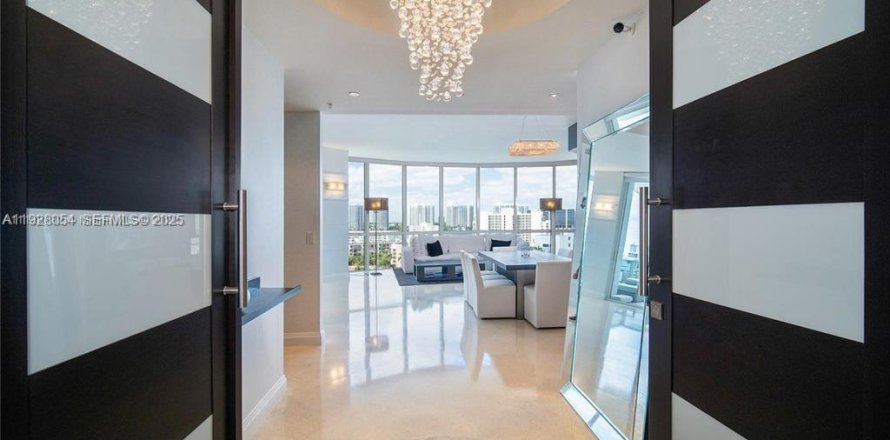 Condominio en Sunny Isles Beach, Florida, 3 dormitorios № 2076830