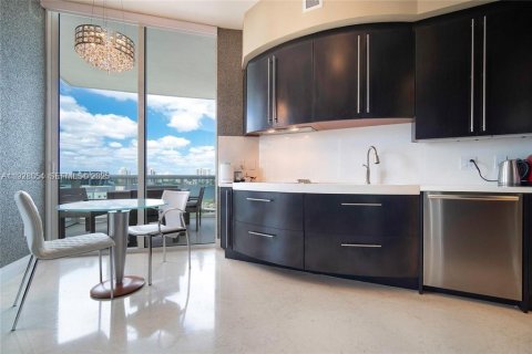 Condominio en venta en Sunny Isles Beach, Florida, 3 dormitorios, 199.09 m2 № 2076830 - foto 13