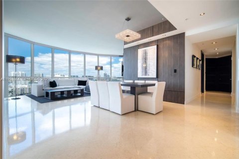 Condominio en venta en Sunny Isles Beach, Florida, 3 dormitorios, 199.09 m2 № 2076830 - foto 10