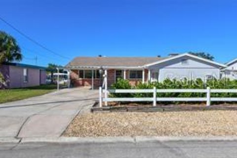 Casa en alquiler en Bradenton, Florida, 3 dormitorios, 179.67 m2 № 1915451 - foto 1