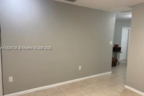 Villa ou maison à vendre à Miami, Floride: 4 chambres, 128.67 m2 № 1939802 - photo 10