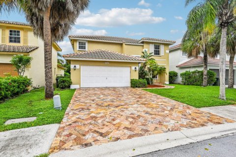 House in Coconut Creek, Florida 4 bedrooms, 277.22 sq.m. № 2369955