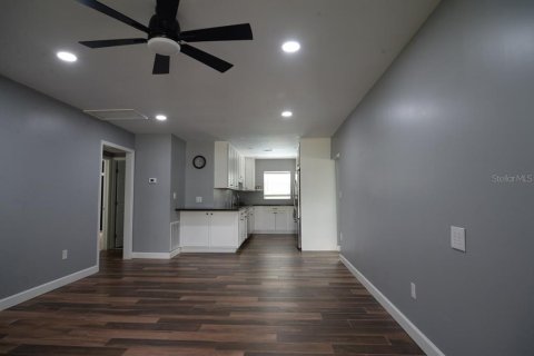 House in Kissimmee, Florida 3 bedrooms, 127.09 sq.m. № 2231234 - photo 4