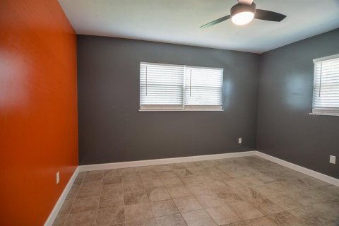 House in Kissimmee, Florida 3 bedrooms, 127.09 sq.m. № 2231234 - photo 14