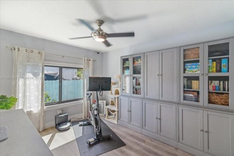 Villa ou maison à vendre à Hollywood, Floride: 3 chambres, 98.85 m2 № 1983461 - photo 29