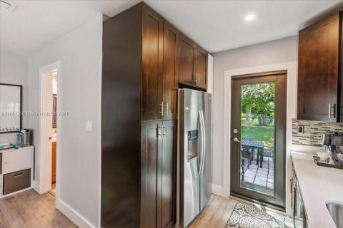 Villa ou maison à vendre à Hollywood, Floride: 3 chambres, 98.85 m2 № 1983461 - photo 17