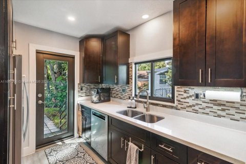 Villa ou maison à vendre à Hollywood, Floride: 3 chambres, 98.85 m2 № 1983461 - photo 16