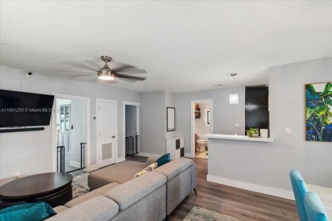 Villa ou maison à vendre à Hollywood, Floride: 3 chambres, 98.85 m2 № 1983461 - photo 6