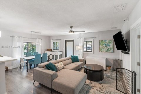 Villa ou maison à vendre à Hollywood, Floride: 3 chambres, 98.85 m2 № 1983461 - photo 11