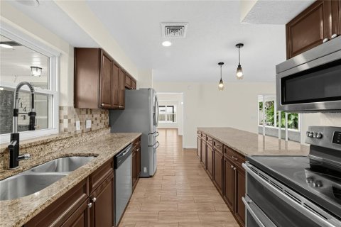 Villa ou maison à vendre à Winter Haven, Floride: 5 chambres, 195.47 m2 № 2407018 - photo 9