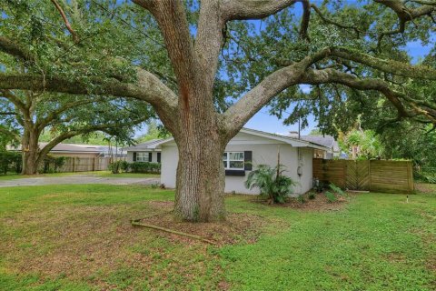 Villa ou maison à vendre à Winter Haven, Floride: 5 chambres, 195.47 m2 № 2407018 - photo 3